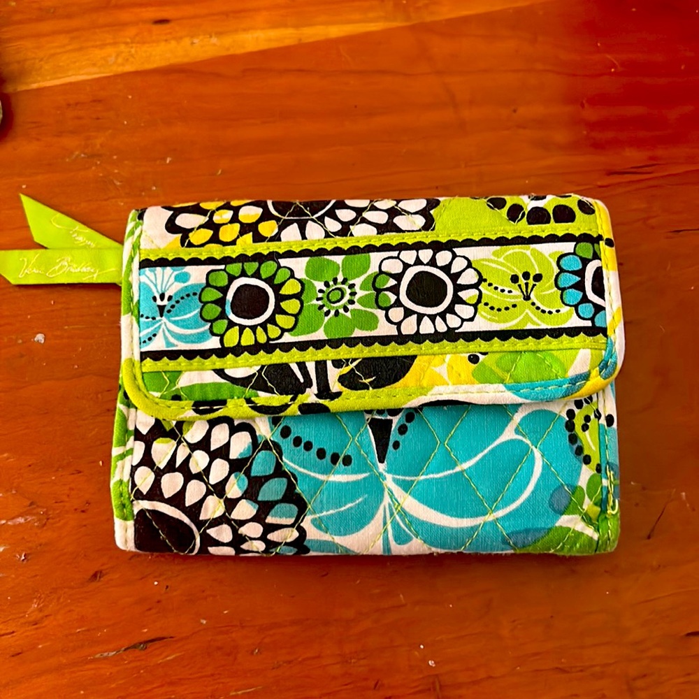 Vera Bradley limes up trifold wallet